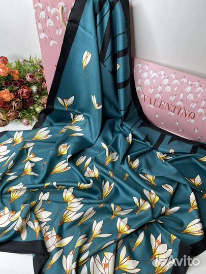 Шелковый платок Valentino