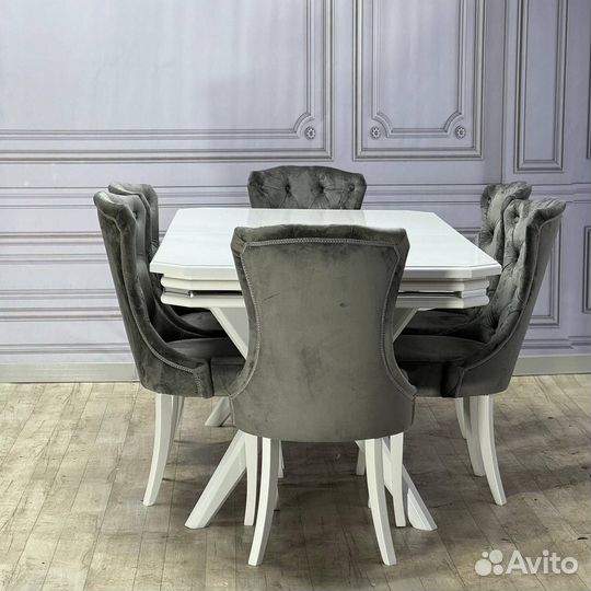 Стол и стулья