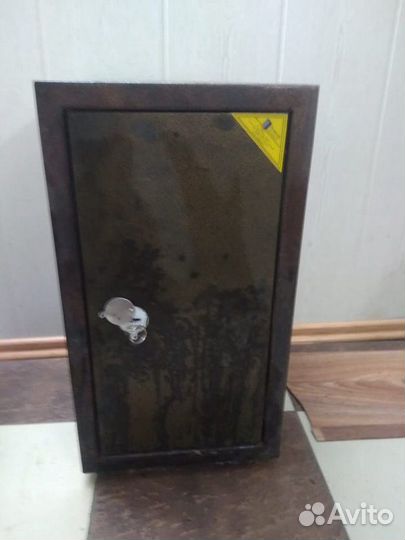 Сейф металлический