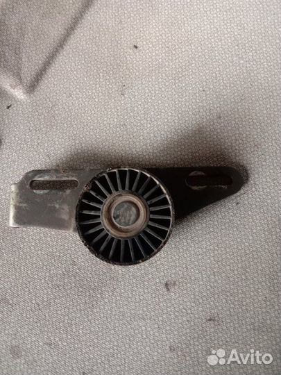 Натяжитель ремня Renault Sandero K7J710 2014