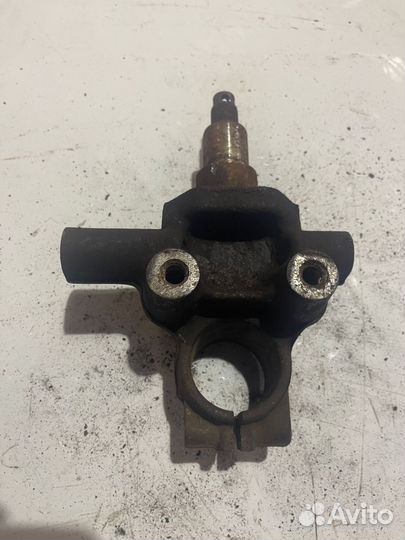 Кулак задний Крайслер 300М