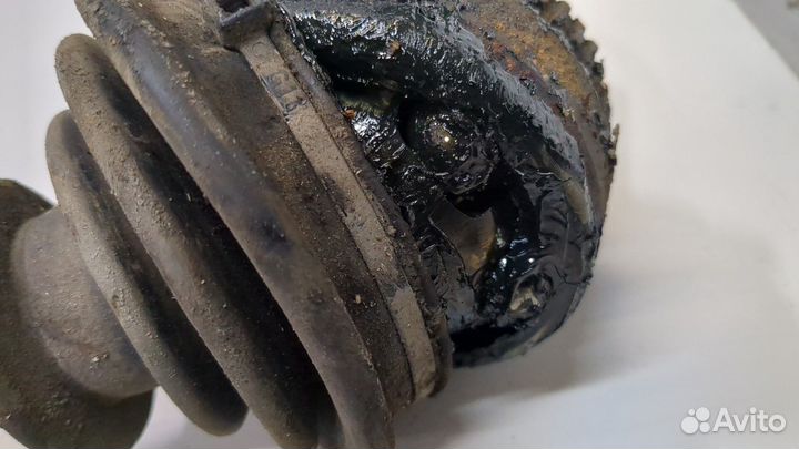 Полуось (приводной вал, шрус) правая передняя Volvo S80