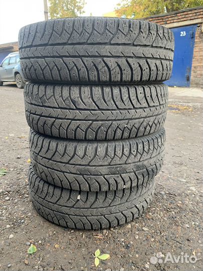 Bridgestone Ice Cruiser 7000 215/65 R16 98T