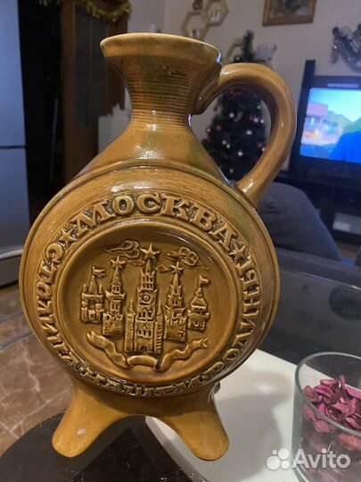 Глиняный кувшин большой