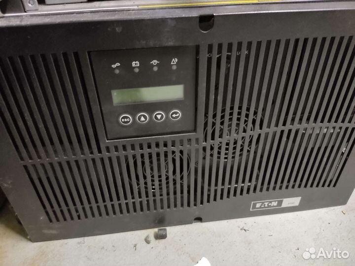 Источник бесперебойного питания Eaton