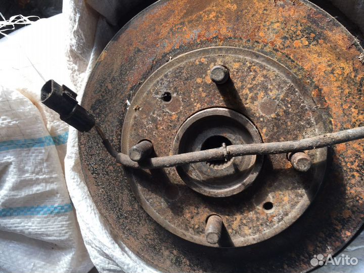 Поворотный кулак ступица Mitsubishi libero 4wd