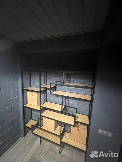 Металлический стеллаж в стиле лофт