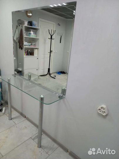 Зеркало с полкой