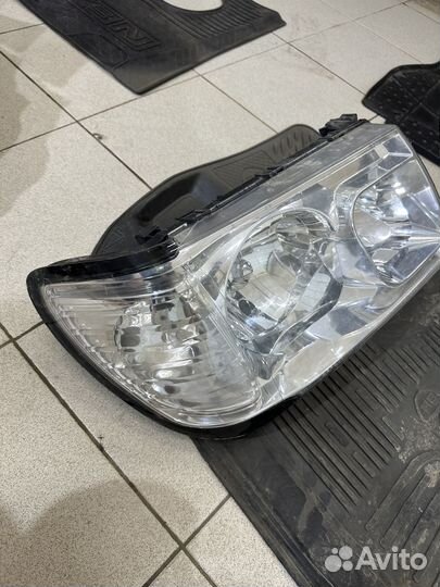 Фара передняя правая на toyota land cruiser 100