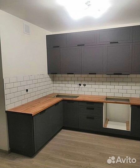 Кухня угловая. Размер 2800х1800 мм