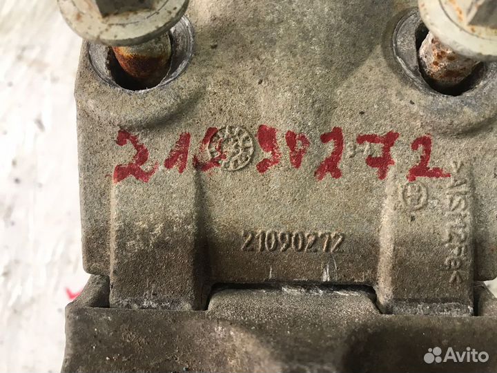 21090272 Кронштейн крыла заднего Volvo