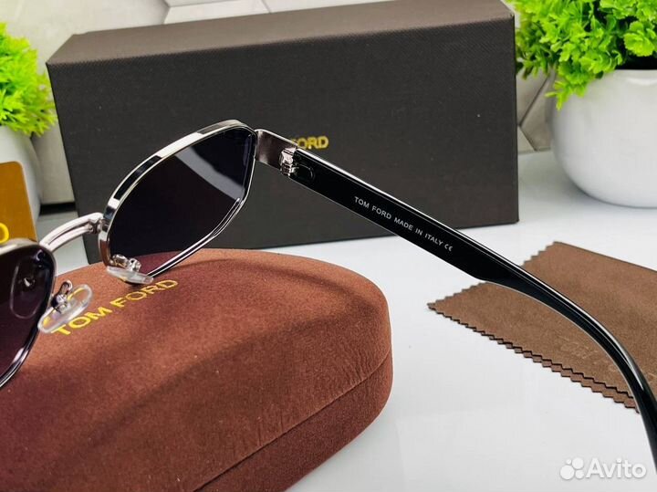 Солнцезащитные очки Tom Ford