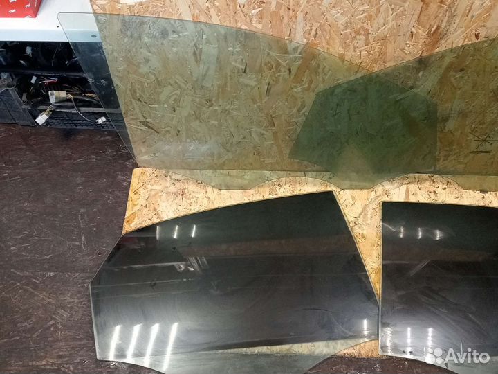 Стекло дверей Volkswagen Polo 5 2012 год