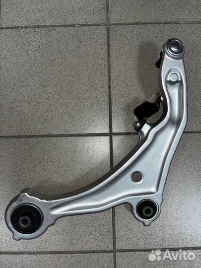 Рычаг передний нижний правый 545001AA0C nissan