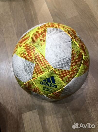 Футбольный мяч