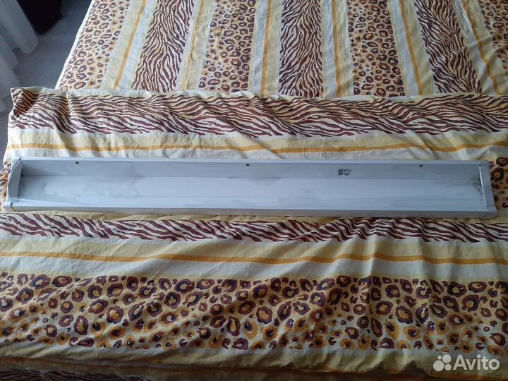 Полка IKEA настенная для книг, фотографий