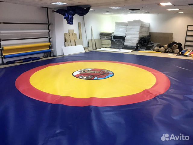 Борцовский ковер с логотипом, с эмблемой