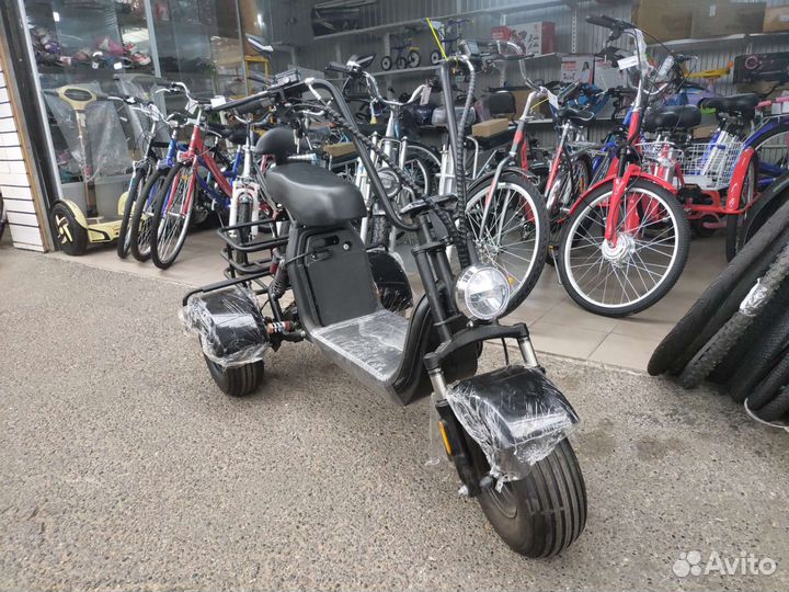 Электроскутер трицикл