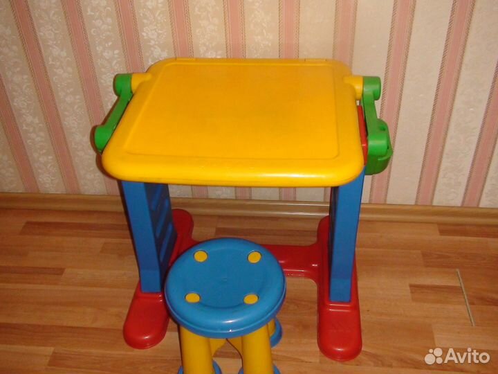 Детский столик и стульчик
