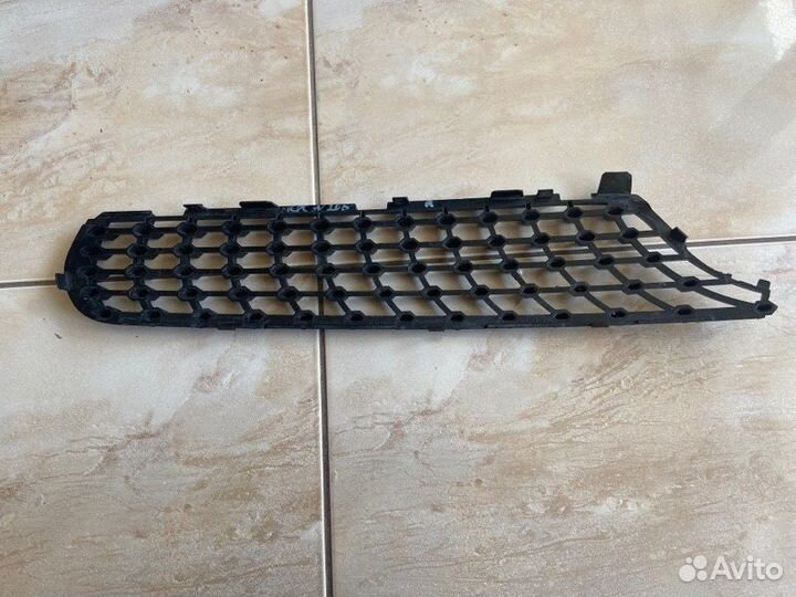 Кронштейн решетки правый Mercedes C Class W 205 С