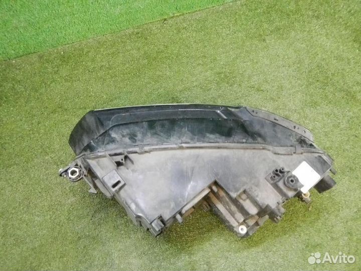 Фара правая Volkswagen Tiguan