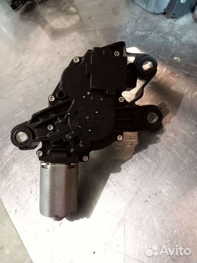 Мотор заднего стеклоочистителя VW Touran