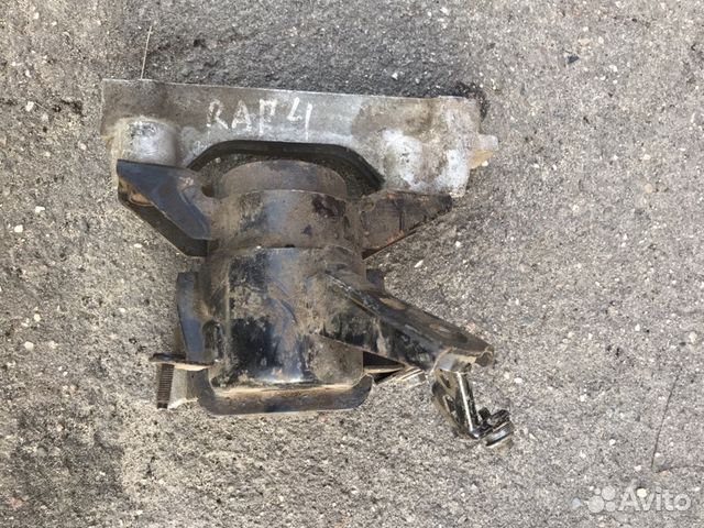 Toyota RAV 4 правый кронштейн двигателя в сборе
