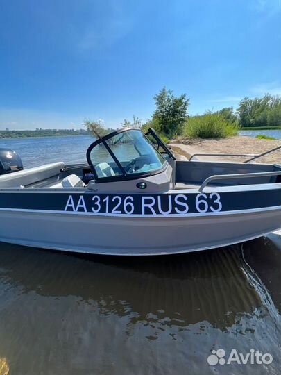 Прогулки на катере по волге