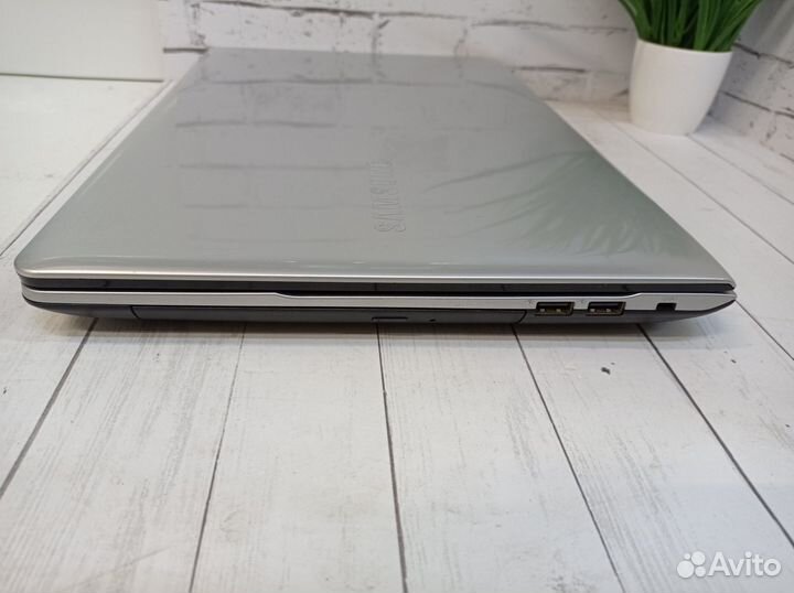 Ноутбук Samsung 300E5E / 6Gb. DDR3 / SSD 250Gb