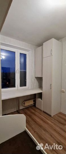 Рабочая зона: шкаф, стеллаж, стол, полки