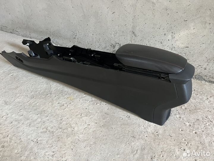 Подлокотник