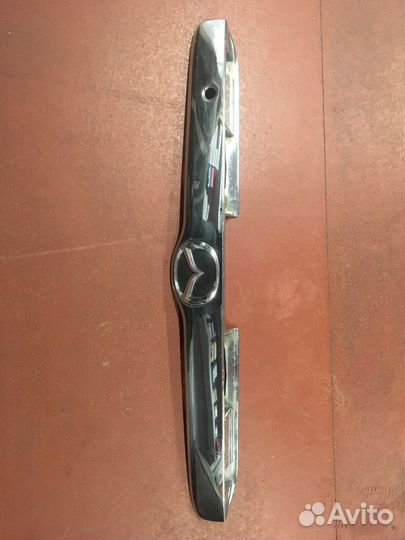 Накладка крышки багажника Mazda Tribute