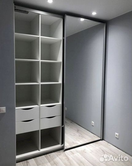 Зеркальный шкаф