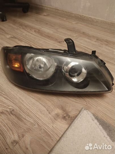 Правая фара Nissan Almera N 16