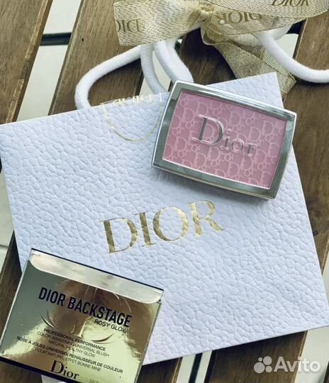 Румяна Dior Rosy Glow 001 pink