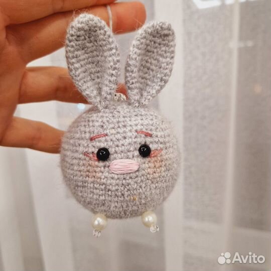 Новогодний шарик - зайка