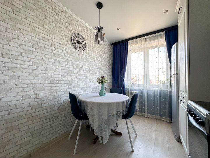 2-к. квартира, 52 м², 8/10 эт.