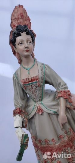 Статуэтка женщина