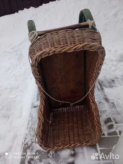 Санки деревянные с плетеной корзиной