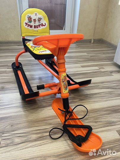 Детский снегокат со спинкой