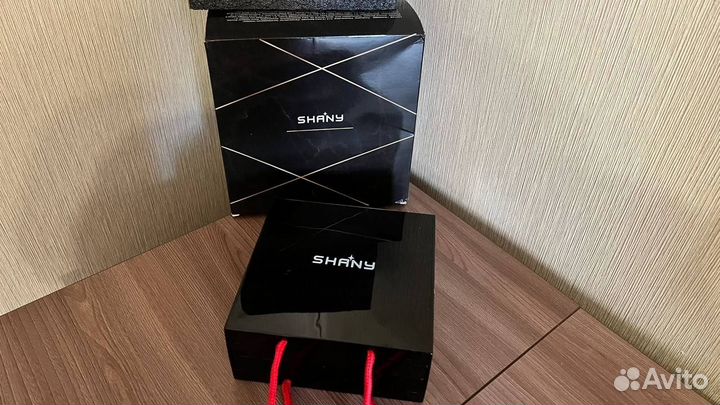 Подарочный набор косметики в чемодане декоративный