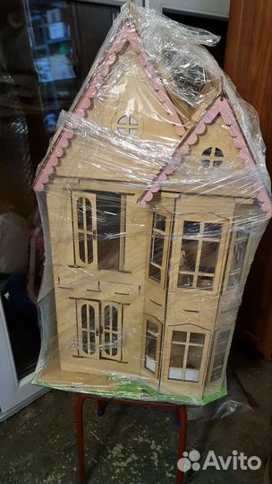 Кукольный домик с мебелью