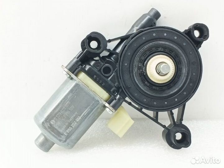 Моторчик стеклоподъемника передний левый