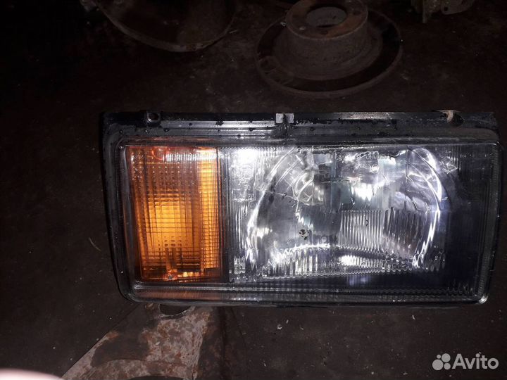 Фара левая ваз 2104