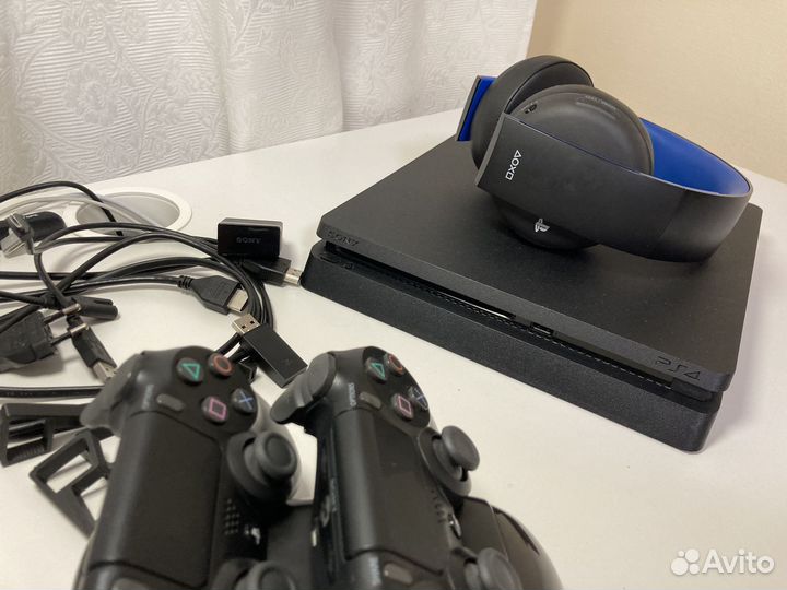 Sony Playstation 4 Slim 1TB с большим комплектом