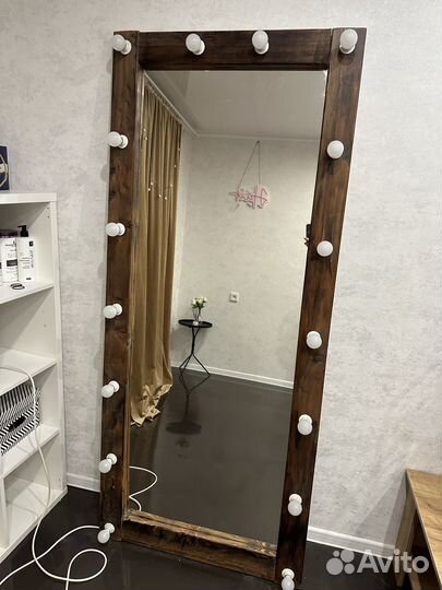 Зеркало напольное с лампами