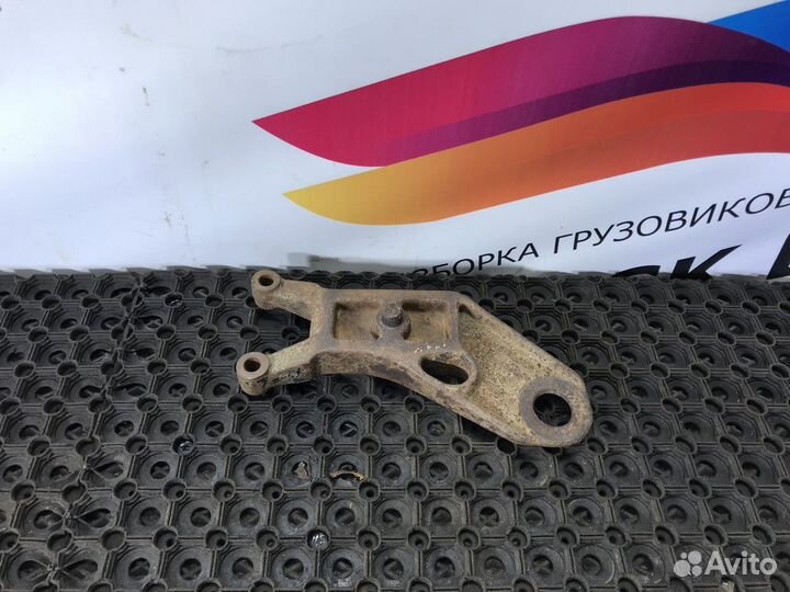 Кронштейн переднего амортизатора Man F90