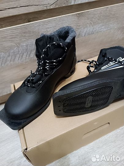 Лыжные ботинки новые