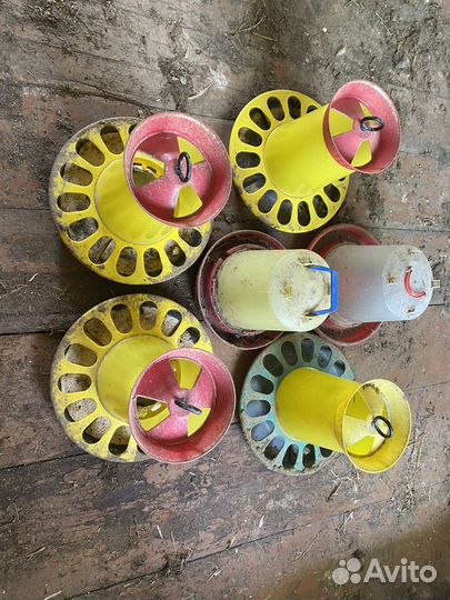 Кормушки и поилки для кур