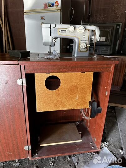 Швейная машина Подольск 142